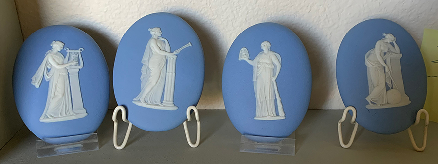 949-689-2047 antique wedgwood plaques